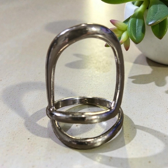 Elegant Silver Women's Ring - Picture 2 of 5